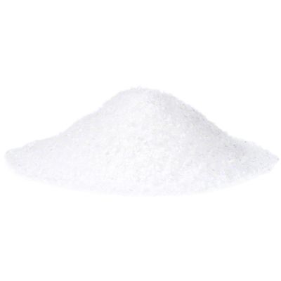 Witte korrelige substantie in een hoopje, los product zonder verpakking zichtbaar. Geen merknaam of tekst aanwezig.