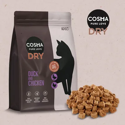 Опаковка Cosma Pure Love Dry Adult Duck and Chicken с изображение на котка и купчинка суха храна. Видими текстове: 100% grain-free recipe, high meat share fresh meat, only selected ingredients.