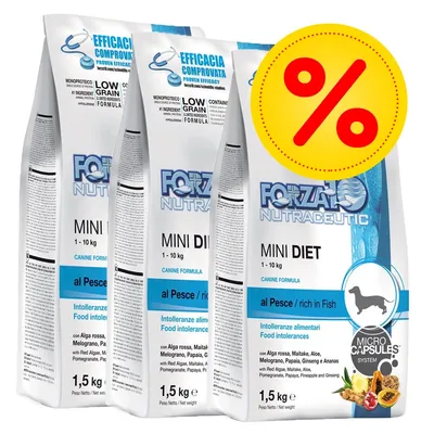 Tre confezioni Forza10 Nutraceutic Mini Diet al Pesce 1,5 kg per cani 1–10 kg, intolleranze alimentari, scritta 'Efficacia comprovata', simbolo percentuale rosso su sfondo giallo.