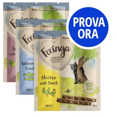 Tre confezioni di snack Feringa Sticks per gatti adulti: Chicken with Duck, Salmon Trout, Tuna. Testo visibile: 'PROVA ORA', 'grain free recipe', 'homemade taste begins with love'. Tre confezioni di snack Feringa Sticks per gatti adulti: Chicken with Duck, Salmon Trout, Tuna. Testo visibile: 'PROVA ORA', 'grain free recipe', 'homemade taste begins with love'.