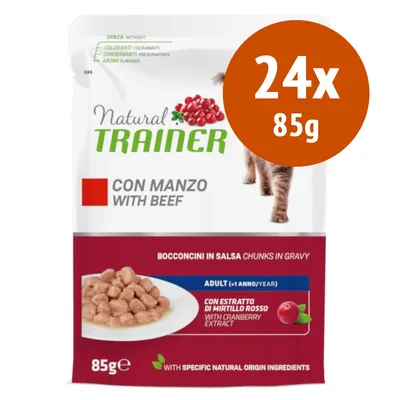 Natural Trainer con manzo, bocconcini in salsa per gatti adulti, con estratto di mirtillo rosso. Confezione 24x85g. Senza coloranti, conservanti, aromi. Immagine del prodotto e crocchette.