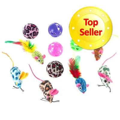 Jouets pour chat : souris en tissu à motifs léopard, plumes colorées et balles en plastique violet, rose et vert. Badge jaune avec texte « Top Seller » en haut à droite.