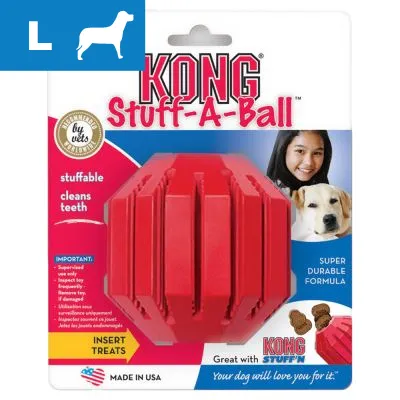 KONG Stuff-A-Ball, punainen koiran lelu pakkauksessa. Tekstit: stuffable, cleans teeth, super durable formula, insert treats, Made in USA. Koko L merkitty vasempaan yläkulmaan. KONG Stuff-A-Ball, punainen koiran lelu pakkauksessa. Tekstit: stuffable, cleans teeth, super durable formula, insert treats, Made in USA. Koko L merkitty vasempaan yläkulmaan.