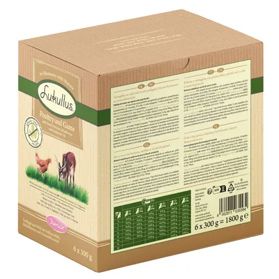 Lukullus Poultry and Game Junior, 6 x 300 g. Fjerkræ og vildt med søde kartofler, blåbær og solsikkeolie. Fodertabel og næringsoplysninger synlige på emballagen.
