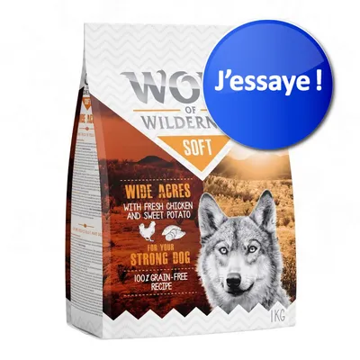 Sac de croquettes Wolf of Wilderness Soft Wide Acres, 1 kg, avec texte : 'With fresh chicken and sweet potato', 'For your strong dog', '100% grain-free recipe'. Pastille bleue : J’essaie !