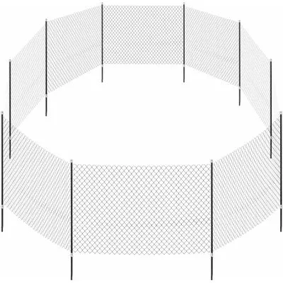 Ronde afrastering van zwart metalen palen met gaas, geschikt als omheining voor huisdieren. Geen merknaam of extra tekst zichtbaar.