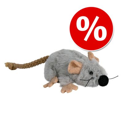 Juguete para gatos con forma de ratón gris, orejas y patas beige, cola trenzada marrón. Círculo rojo con símbolo de porcentaje blanco indica oferta o descuento.