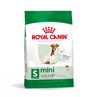 Confezione Royal Canin mini adult 8+ size S fino a 10 kg, indicazioni: weight maintenance, optimal vitality support. Immagine di un cane seduto sul fronte della confezione.