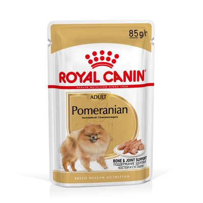 Plic hrană umedă Royal Canin Adult Pomeranian, 85 g. Text vizibil: Bone & Joint Support, Over 8 months old. Imagine cu un câine Pomeranian și hrană în farfurie.