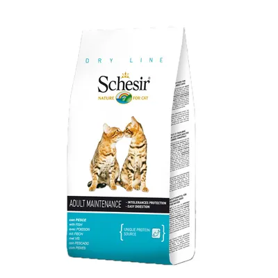 Schesir Nature for Cat Adult Maintenance cu pește, protecție împotriva intoleranțelor, digestie ușoară, sursă unică de proteină. Imagine cu doi pisici pe ambalaj.