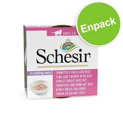 Schesir Adult Cat, tonfisk och kyckling med ris i kokvatten. Text: Enpack. Bild på maten i en skål. Flera språk på förpackningen.