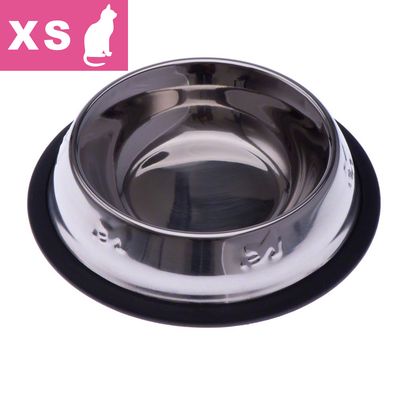 Kattesymbol og teksten XS øverst til venstre. Lille madskål i rustfrit stål med sort gummiring i bunden, egnet til katte i størrelse XS.