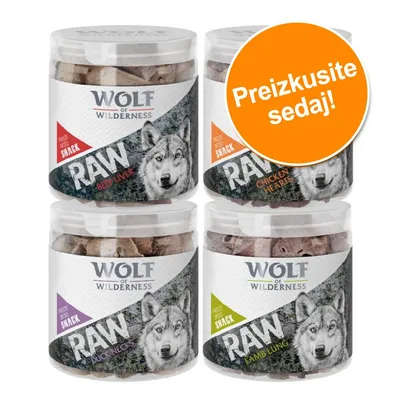 Štiri embalaže Wolf of Wilderness RAW prigrizkov: Beef Liver, Chicken Hearts, Duck Necks, Lamb Lung. Oranžen krog z besedilom: Preizkusite sedaj! Štiri embalaže Wolf of Wilderness RAW prigrizkov: Beef Liver, Chicken Hearts, Duck Necks, Lamb Lung. Oranžen krog z besedilom: Preizkusite sedaj!