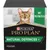 Purina Pro Plan Natural Defences+ poeder, met postbiotica. Verpakking toont afbeelding van een kat. Purina Pro Plan Natural Defences+ poeder, met postbiotica. Verpakking toont afbeelding van een kat.