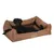 Brunt hundeseng med broderet logo, sort hund ligger i den.