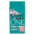 Purina ONE Bifensis Dual Defense Adult macskaeledel, Reich an Lachs und Vollkorn-Getreide felirattal, csomagoláson fekvő szürke cica képe látható.