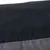 Detailní záběr na černou, protiskluzovou tkaninu se šedým okrajem. Vhodné pro popis produktu nebo materiálu.