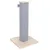 Kratzsäule mit Filzbezug und Holzsockel, rechteckige Basis, Spielzeug in Katzenform an der Seite befestigt.