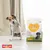 Hund neben Smølke Adult Mini Hundefutter. Verpackung zeigt: Complete all-in-one dog food, daily balance, feed the love. Hund neben Smølke Adult Mini Hundefutter. Verpackung zeigt: Complete all-in-one dog food, daily balance, feed the love.
