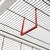 Barre en plastique rouge suspendue au plafond d'une cage à barreaux métalliques noirs, vue rapprochée de l'intérieur de la cage.