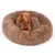 Rundes, braunes Hundebett aus flauschigem Material. Hund liegt im Bett und zeigt die Grösse und Komfort des Produkts.