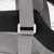 Gros plan sur une sangle grise réglable avec boucle en plastique blanc et tissu filet noir, partie d’un accessoire pour animaux.