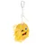 Jouet suspendu en forme de boule jaune avec visage clin d’œil, accroché à une corde blanche et mousqueton métallique. Papier froissé visible autour de la boule.