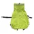 Imperméable pour chien vert avec sangle réglable noire et fermeture à clip, bande réfléchissante visible sur le haut. Matière synthétique.
