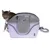 Sac de transport pour chat TIAKI, tissu violet et gris avec parties en maille, bandoulière réglable, chat tigré à l’intérieur sortant la tête.
