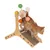 Chat roux sur un arbre à chat en bois avec rampe en carton et roue ornée de boules colorées en corde (vert, blanc, jaune, orange).
