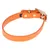 Orangefarbenes Hundehalsband mit goldfarbener Schnalle und Nieten, verstellbar mit mehreren Löchern.