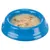 Gamelle bleue en plastique remplie de nourriture humide pour animaux, morceaux visibles dans une sauce claire.
