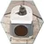 Katzentoilette mit grauem Gehäuse, weissem Deckel und Einstieg oben. Katze sitzt auf dem perforierten Deckel. Runde Tür an der Vorderseite sichtbar.