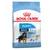Royal Canin Puppy Maxi 26–44 kg, kölyökkutyáknak 15 hónapos korig. Látható: kutya képe, tápszemek, immunrendszer és emésztés ikonok, angol nyelvű leírás.