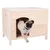 Niche pour chien en bois clair avec un carlin à l'entrée, structure rectangulaire et porte en arc, matériau visible : bois.