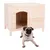 Niche en bois clair avec ouverture frontale, un petit chien de type carlin assis devant l'entrée. Matériau visible : bois.
