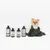 kooa Hundeshampoo-Serie mit vier Flaschen, daneben ein Chihuahua in einem grünen Handtuch. Produkt für die Fellpflege von Hunden.