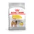 Royal Canin Dermacomfort Medium hondenvoer, Reduced Allergen Formula, afbeelding van hond, 91% owners satisfied, grote zak met merknaam en productinformatie zichtbaar.