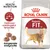 Royal Canin Regular Fit 32 kattenvoer, tekst: Optimaal voedingsstoffenprofiel, Aangepaste brokgrootte, Health Nutrition. Afbeelding van brokjes en kat op de verpakking. Royal Canin Regular Fit 32 kattenvoer, tekst: Optimaal voedingsstoffenprofiel, Aangepaste brokgrootte, Health Nutrition. Afbeelding van brokjes en kat op de verpakking.