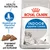 ROYAL CANIN INDOOR Appetite Control kattfoder. Text: Reglering av överdrivet ätande, anpassad storlek på torrfodret. Bild på grå katt och foderbitar.