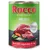 Lata de 400 g Rocco Menu, carne de vaca com legumes e arroz. Texto visível: 'ENRICHED WITH CARBOHYDRATES'. Imagem de carne, ervilhas, cenoura e arroz no rótulo.