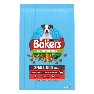 Bakers Superfoods small dog food, 100% complete, with tasty beef and country vegetables. Features icons for small kibbles, natural ingredients, healthy digestion, strong teeth and bones. 2.85kg.