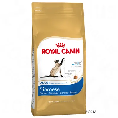 Royal Canin Siamese Adult, pienso para gatos siameses mayores de 12 meses. Imagen de un gato siamés y croqueta en el envase. Texto visible: Feline Breed Nutrition.