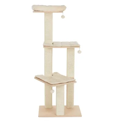Árvore para gatos com três plataformas almofadadas bege, postes revestidos a sisal e três bolas penduradas. Base retangular em madeira clara visível.