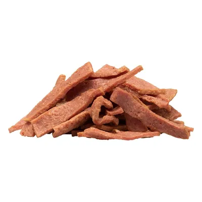 Strisce di snack per pet di colore marrone-rosato, senza confezione visibile, su sfondo bianco.