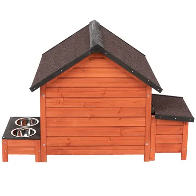 Houten hondenhok met twee roestvrijstalen voerbakken, rood dak en zijaanbouw.