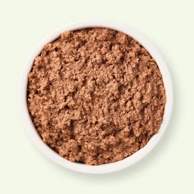 Yarrah Bio Brokken Bio Kip met Bio Brandnetel & Bio Tomaten in Saus