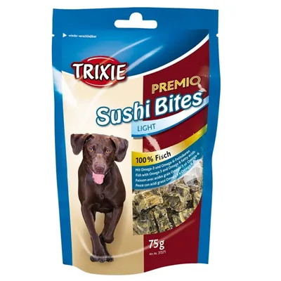 Envase de Trixie Premio Sushi Bites Light, 100 % Fisch, 75 g. Imagen de un perro y trozos del producto visibles en la parte inferior derecha.