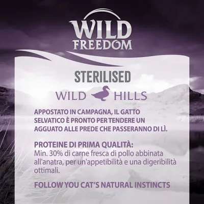 Wild Freedom STERILISED Wild Hills. Min. 30% di carne fresca di pollo abbinata all'anatra, per un'appetibilità e una digeribilità ottimali. Testo in parte in inglese.