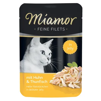 Pouch labelled 'Feine Filets' with chicken and tuna fillet pieces in jelly, showing light meat chunks and text indicating fillets in delicate jelly.